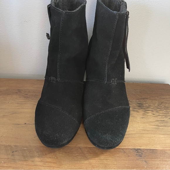 TOMS Boot | Wedge Women 6 High Heel Suede Zip Ankle Booties Shoe - Picture 1 of 11